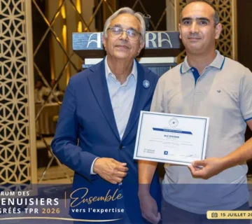 Remise du certificat d'agrément menuisier TPR 2026 à ALU SYSTEM par Yahia Bayahi, Forum des Menuisiers Agréés TPR, Sfax
